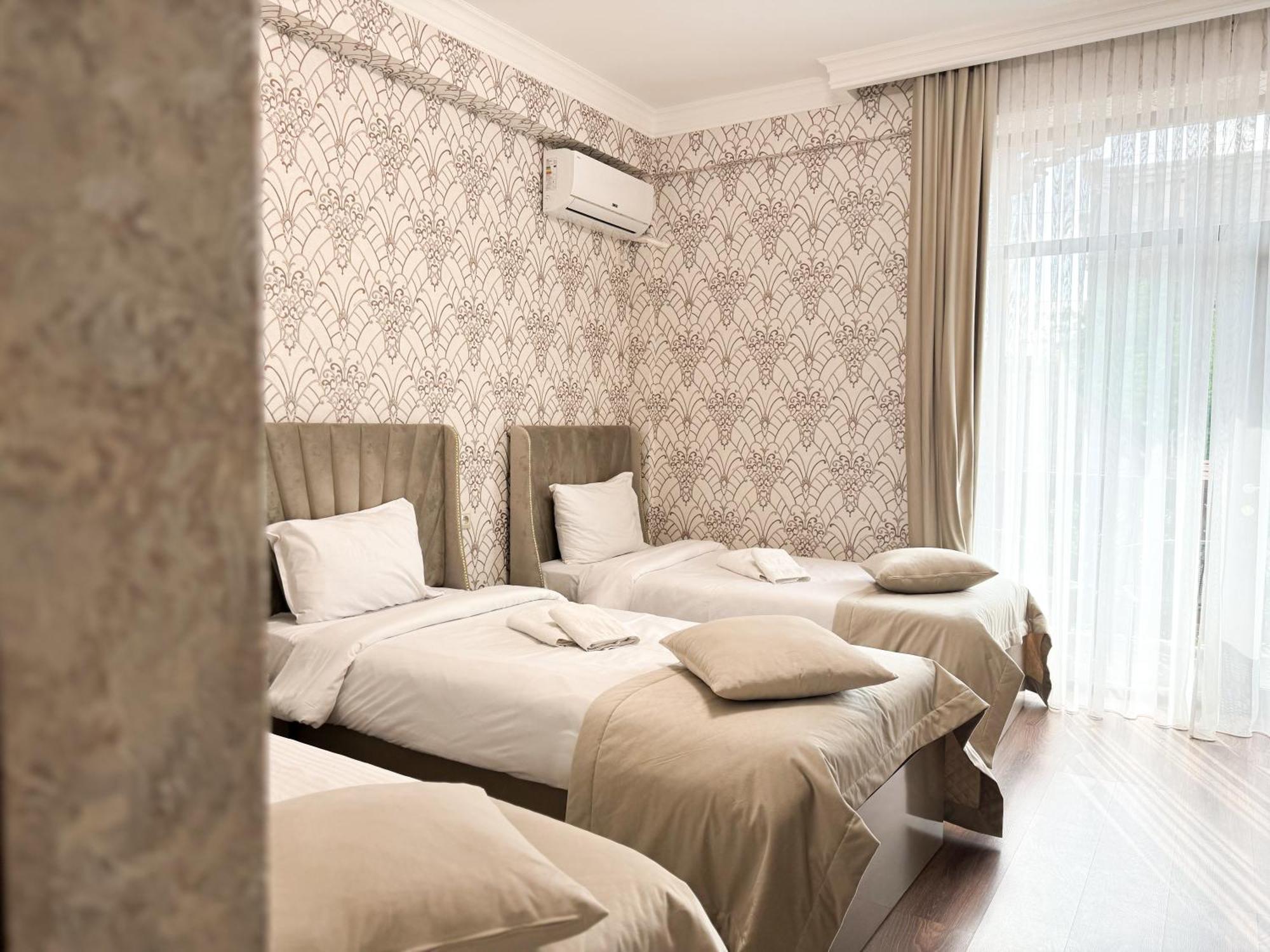 Armenia Hotel Γιερεβάν Δωμάτιο φωτογραφία