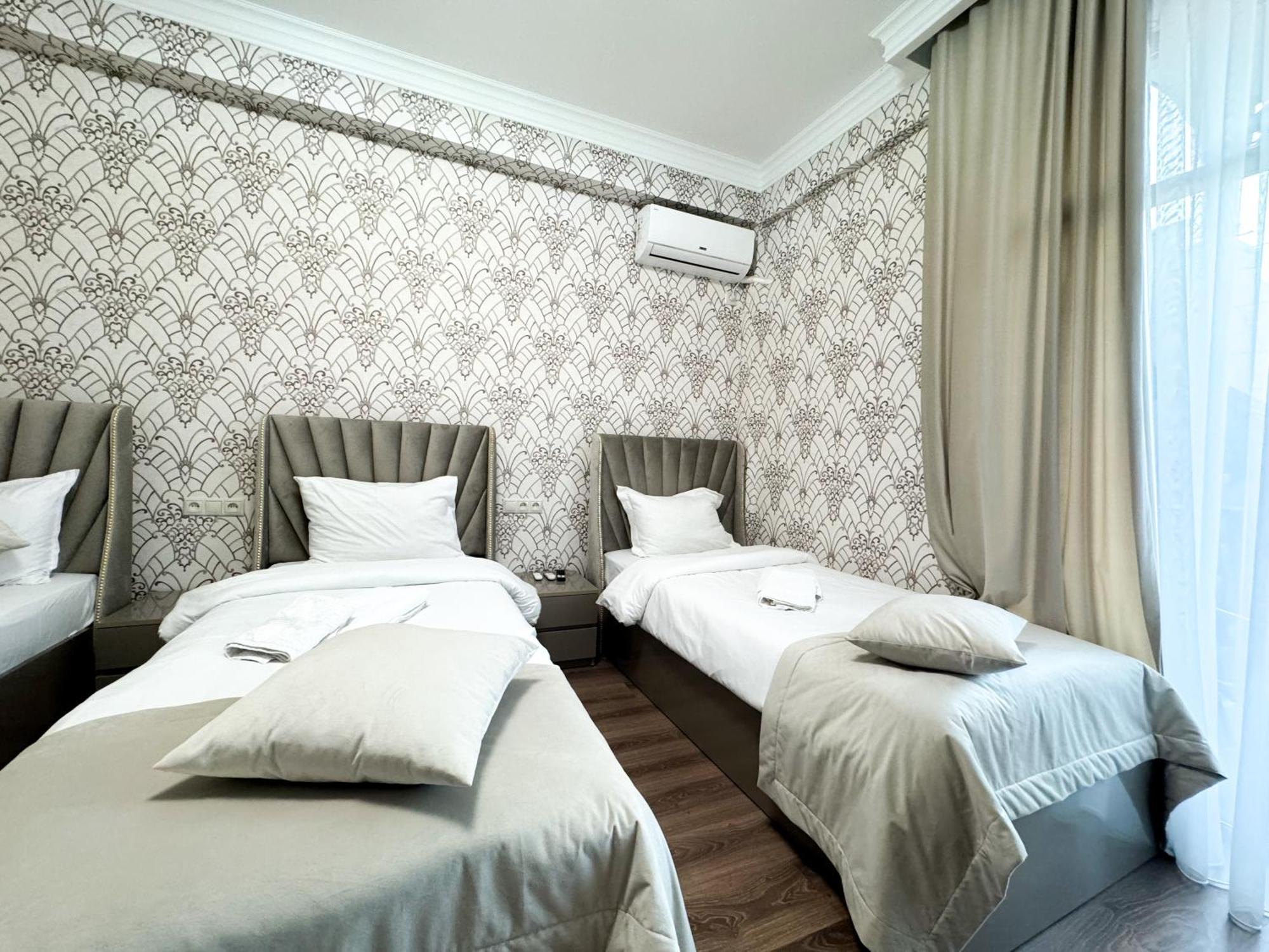 Armenia Hotel Γιερεβάν Εξωτερικό φωτογραφία