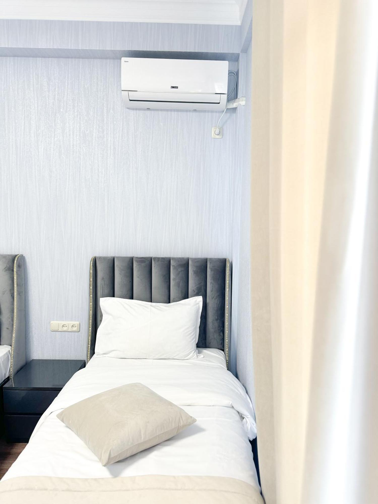 Armenia Hotel Γιερεβάν Εξωτερικό φωτογραφία