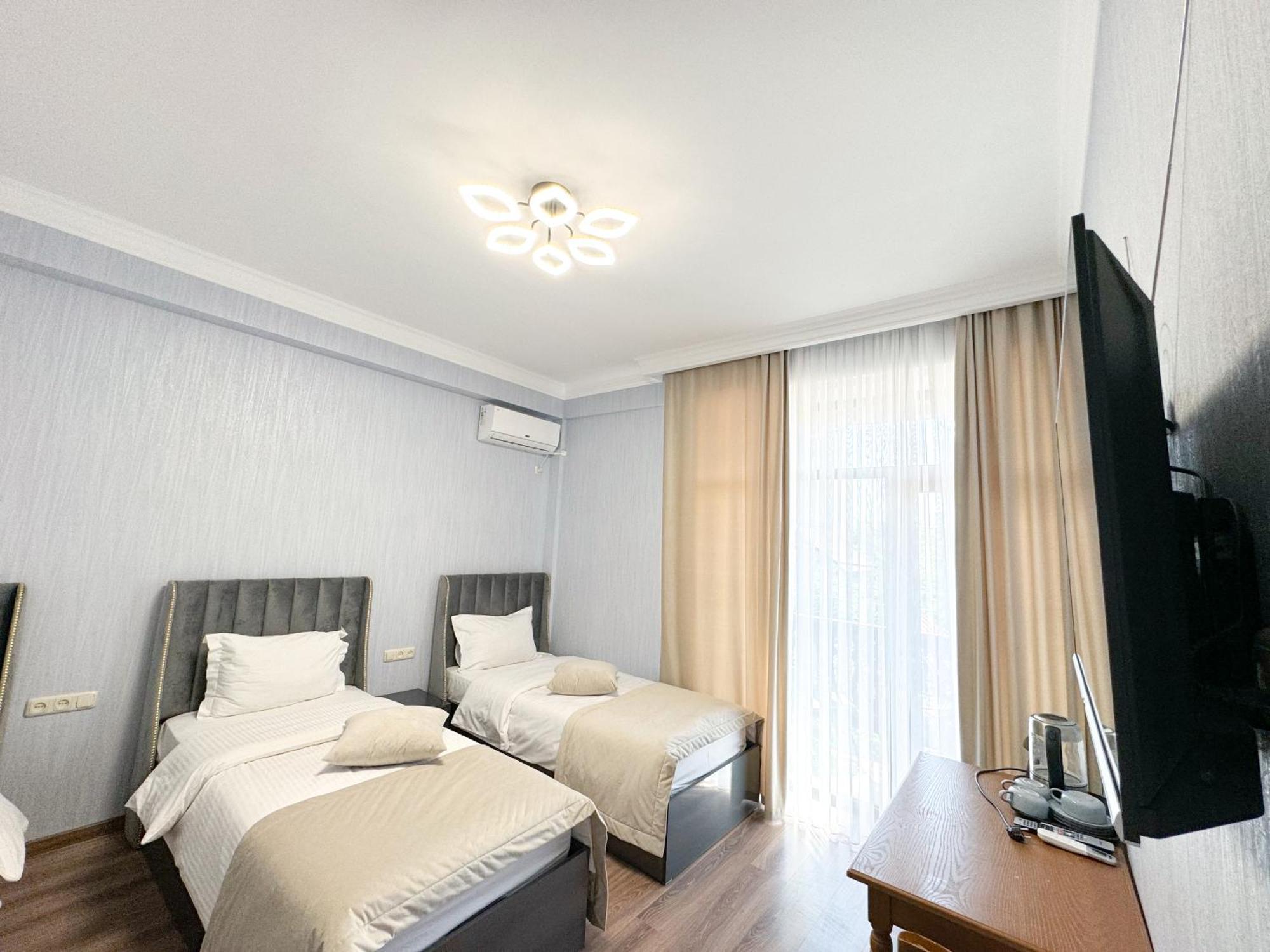 Armenia Hotel Γιερεβάν Εξωτερικό φωτογραφία