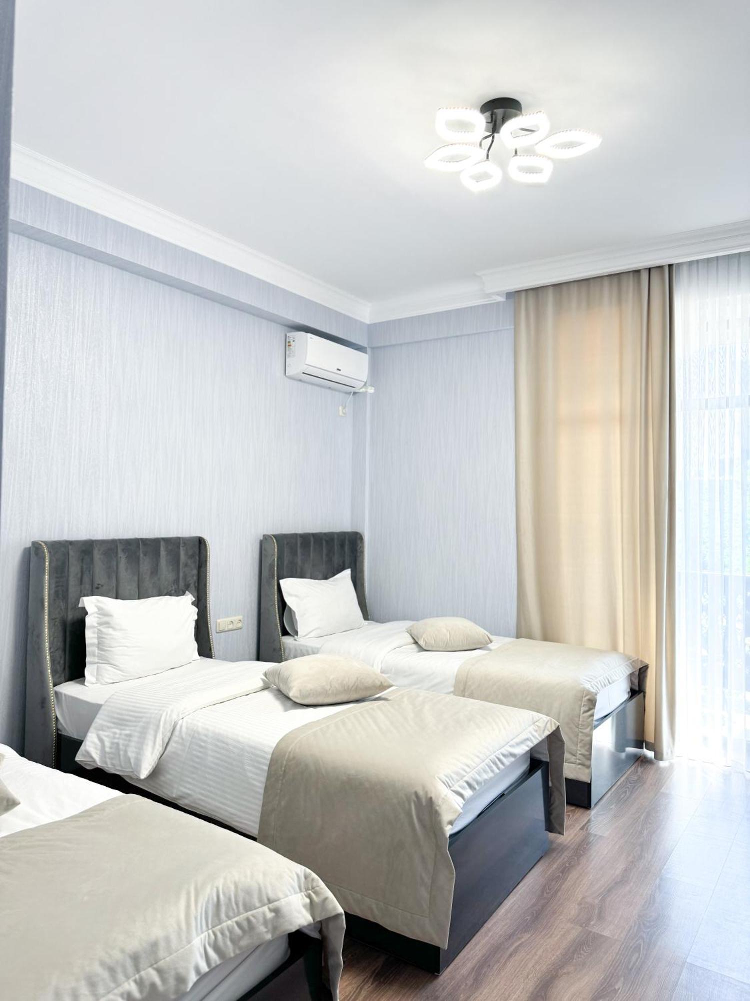 Armenia Hotel Γιερεβάν Εξωτερικό φωτογραφία