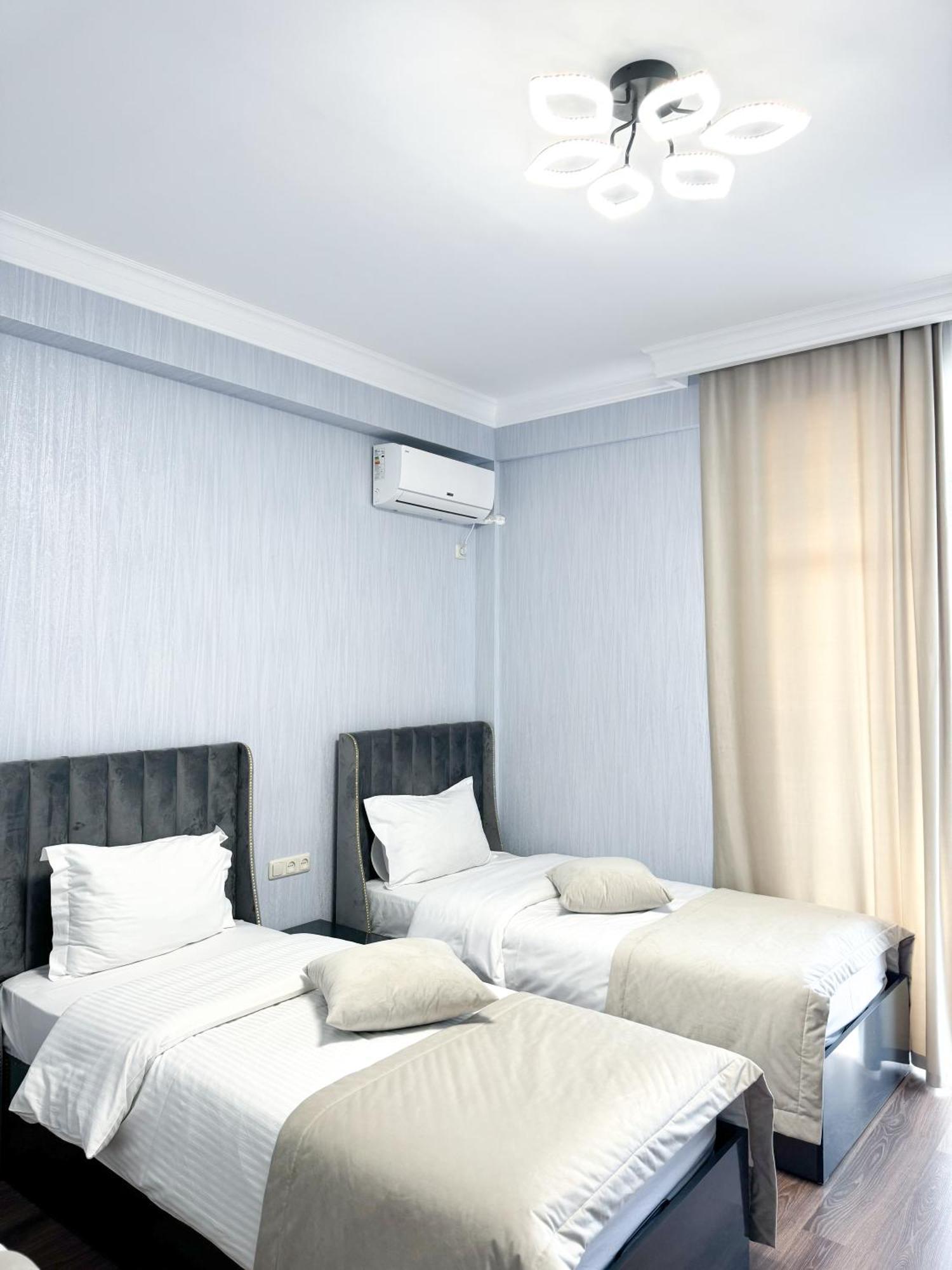 Armenia Hotel Γιερεβάν Εξωτερικό φωτογραφία