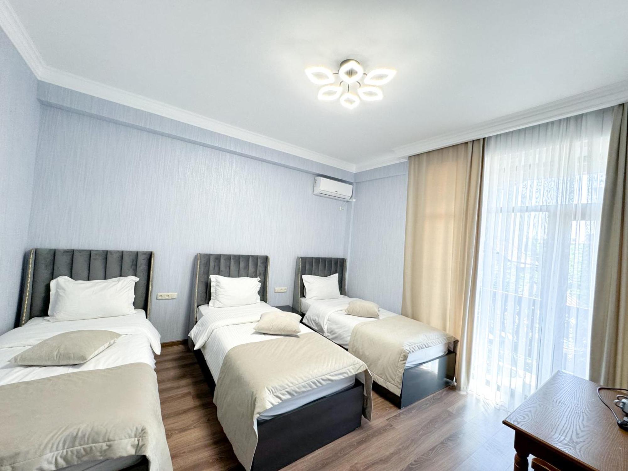 Armenia Hotel Γιερεβάν Εξωτερικό φωτογραφία