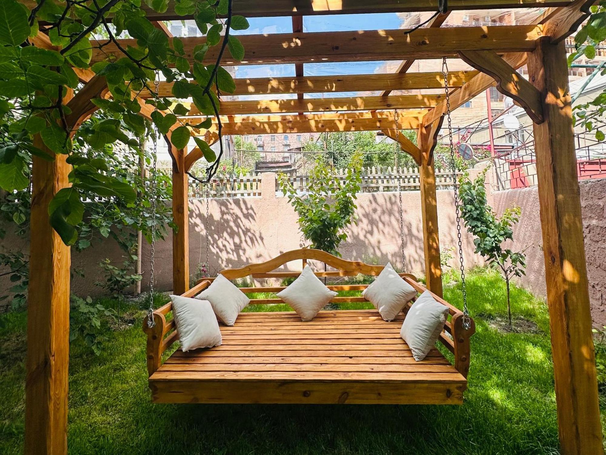 Armenia Hotel Γιερεβάν Εξωτερικό φωτογραφία