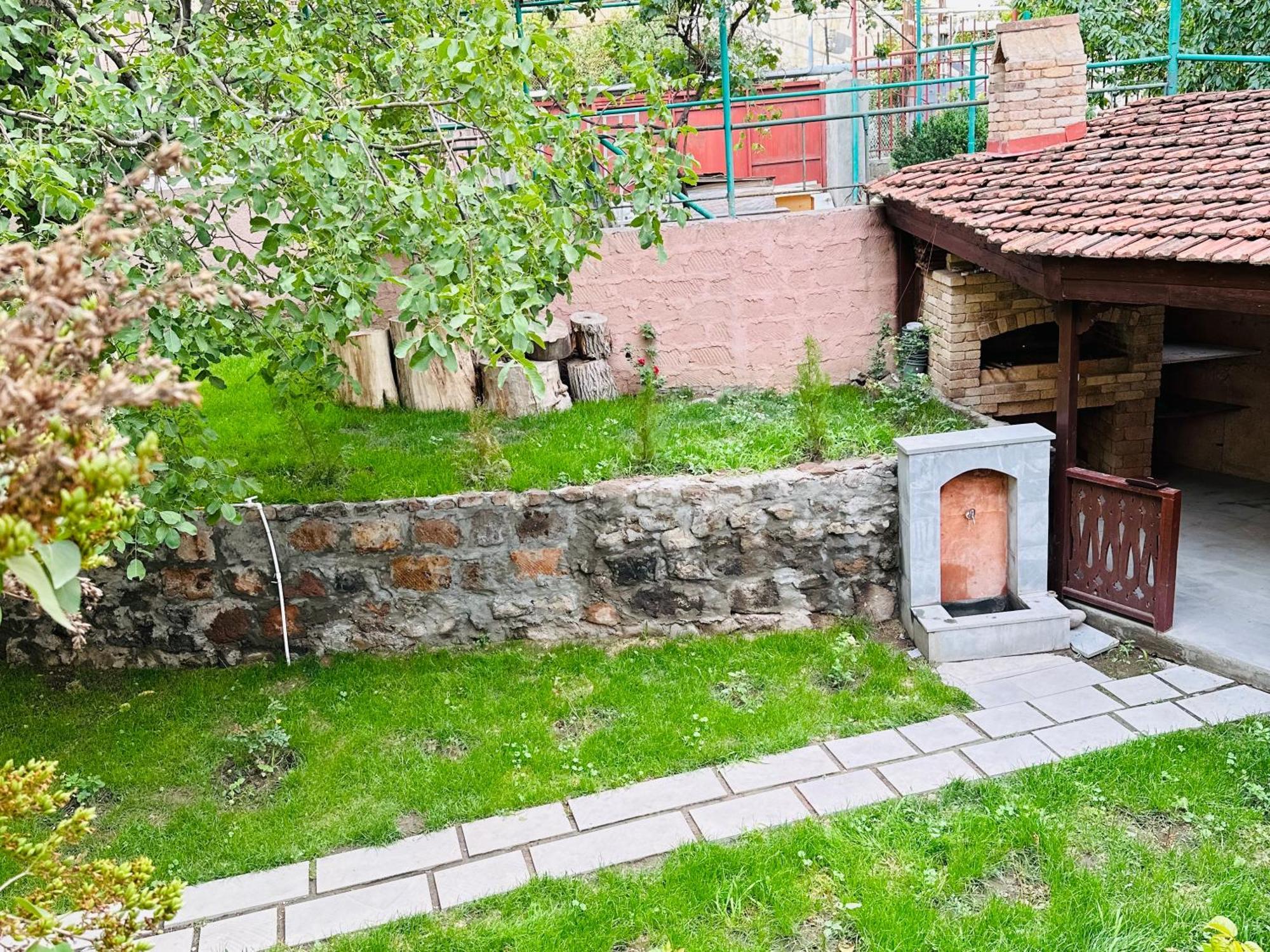 Armenia Hotel Γιερεβάν Εξωτερικό φωτογραφία